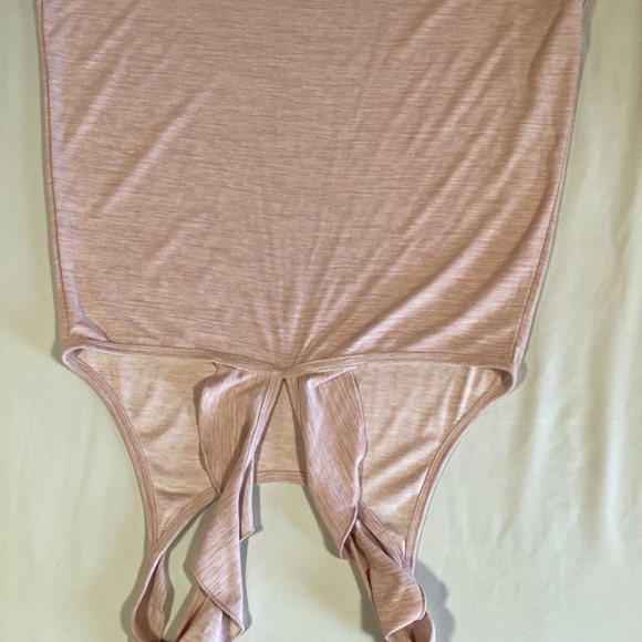 Light pink tank top with back design - Picture 4 of 4